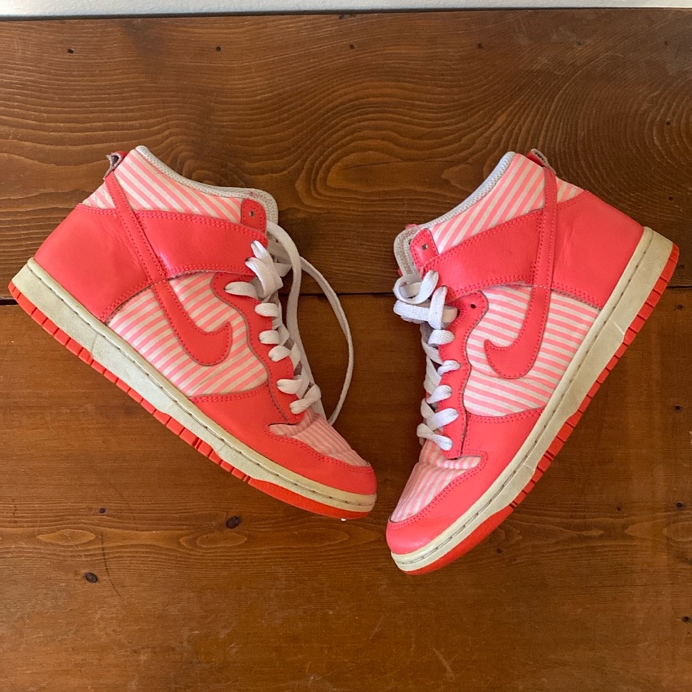 VTG Neon Pink Nike Sneakers